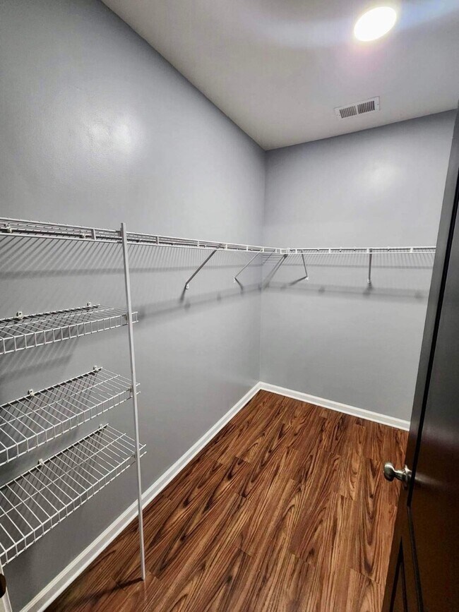 Building Photo - 884 Hayes Point Cir