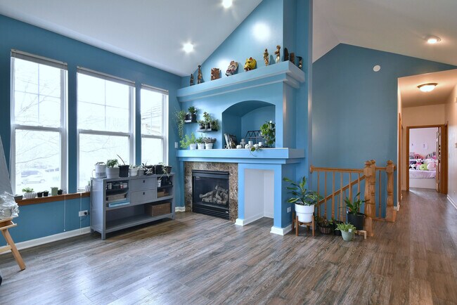 Building Photo - 5600 Cloverdale Rd