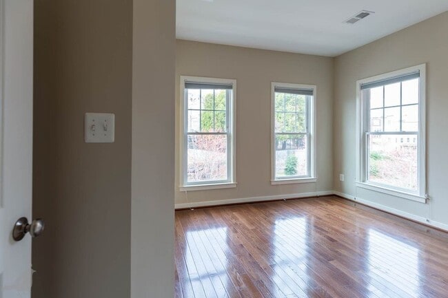 Building Photo - 2909 Chancellor's Way NE