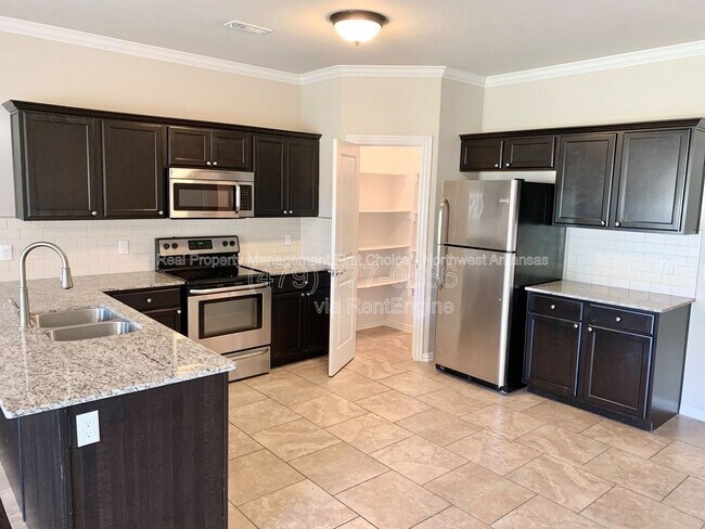 Building Photo - 2750 W Kilimanjaro Way