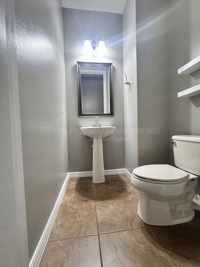 Building Photo - 5205 Northlawn Way