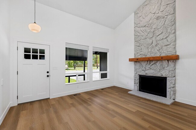 Building Photo - 24728 Marlene Way