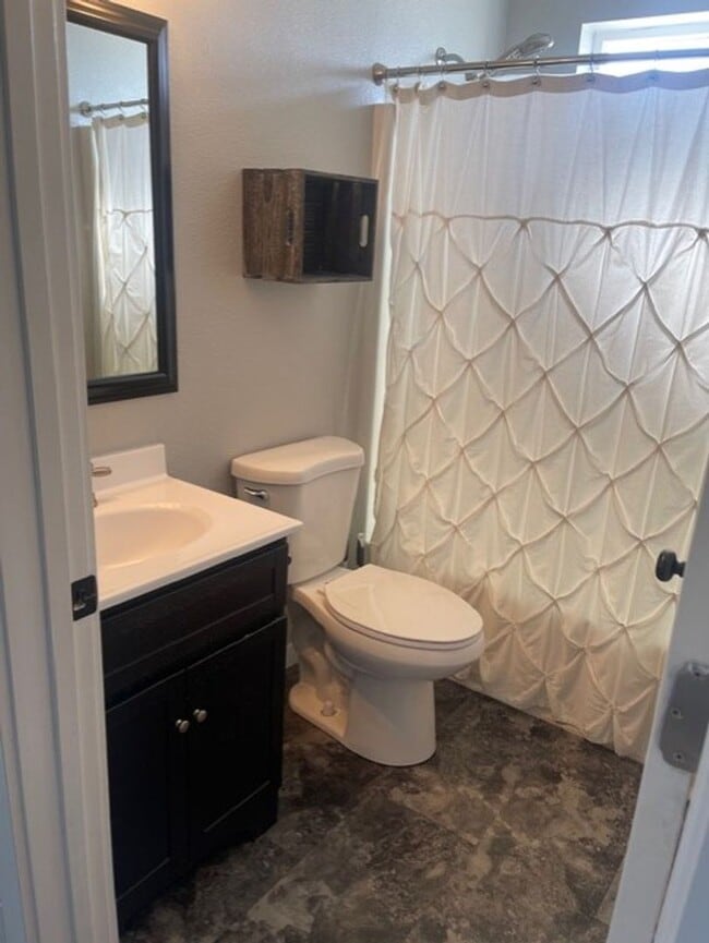 Building Photo - 1604 N Lea St