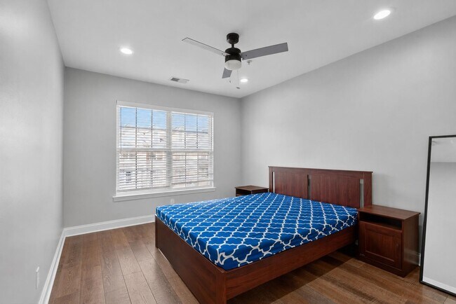 Building Photo - 209 Blue Heron Dr