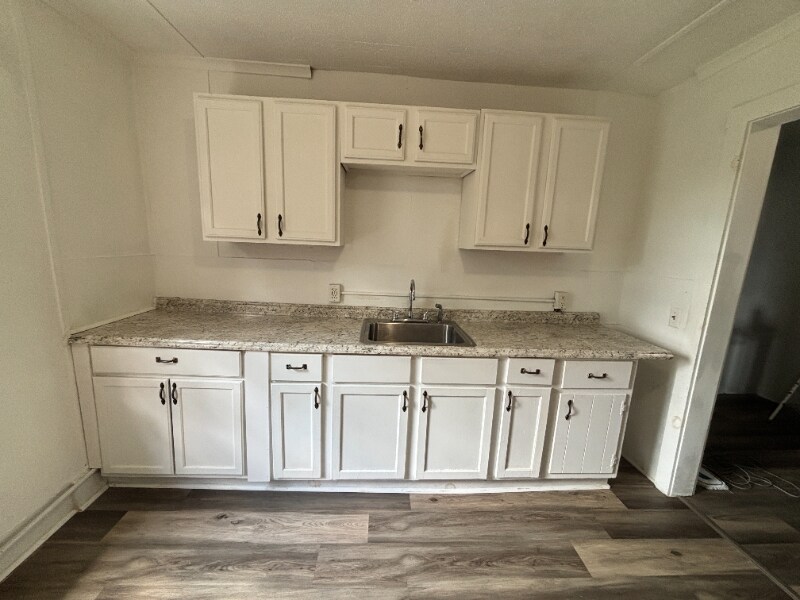 Building Photo - 633 W North St