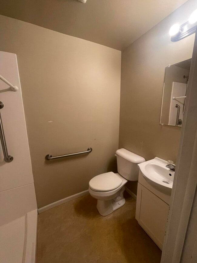 Building Photo - 8224 W Main St