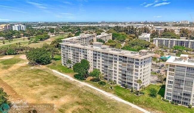 Building Photo - 2671 S Course Dr