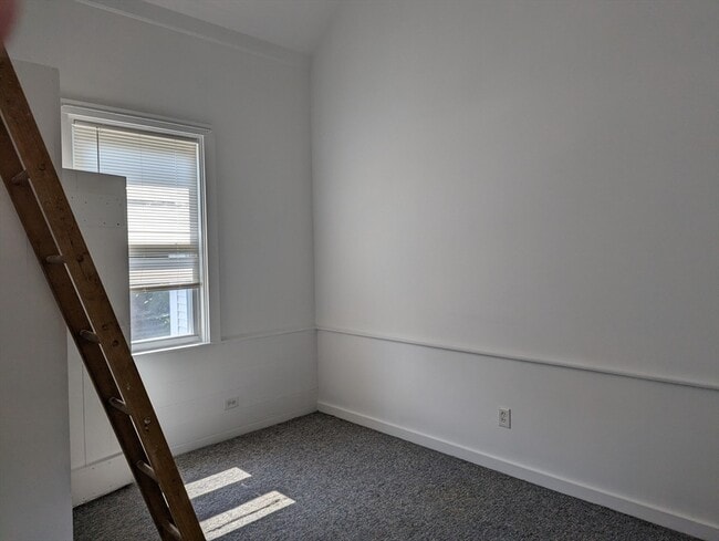 Building Photo - 8 1/2-82 Russia St