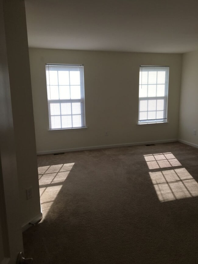 Building Photo - Large, Luxury, Garage Townhome in Hockessi...
