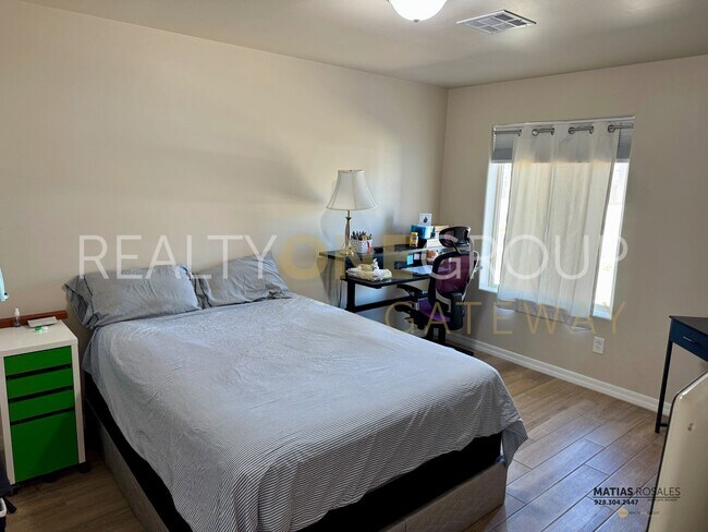 Building Photo - Enjoy those Arizona Sunset in this Three B...