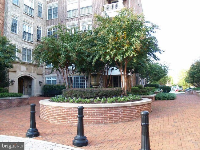 Building Photo - 600 Second St