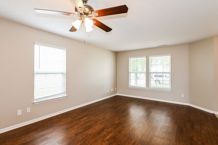 Building Photo - 8652 Orchard Grove Ln