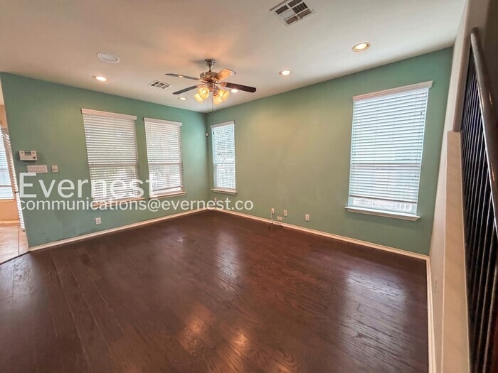 Building Photo - 1620 Willow Vista