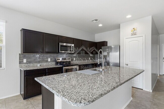 Building Photo - 17878 N Pietra Rd