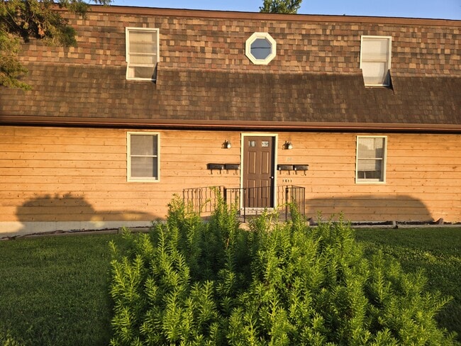 Building Photo - 300 E Church St