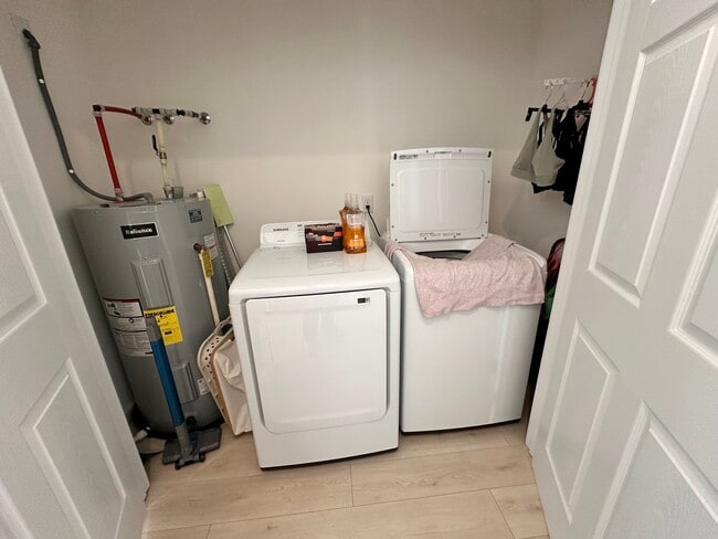 Building Photo - 301 Fenbrook Way