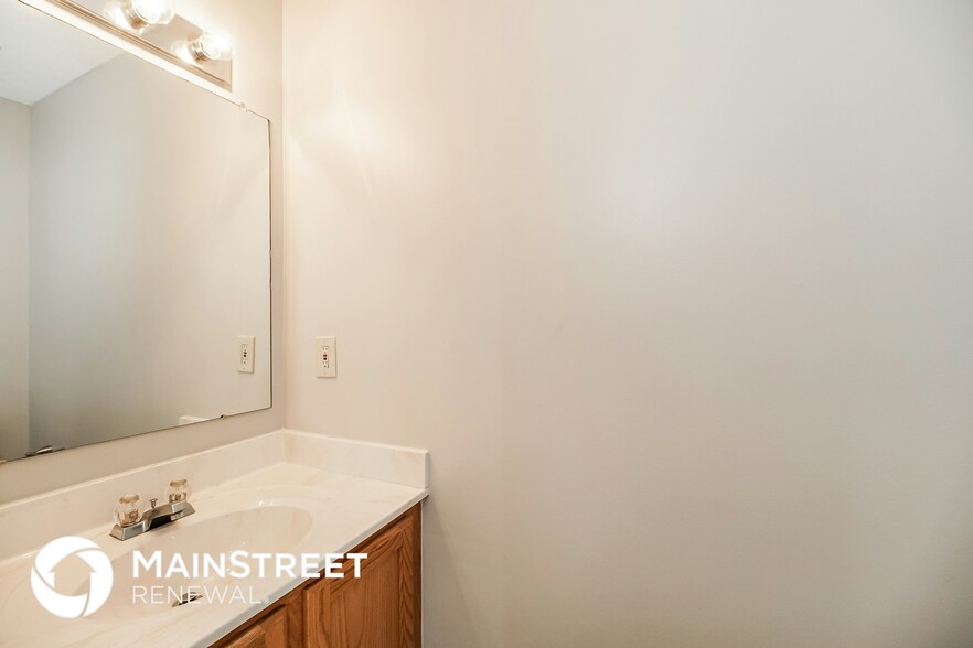 Building Photo - 2284 Brookbank Dr