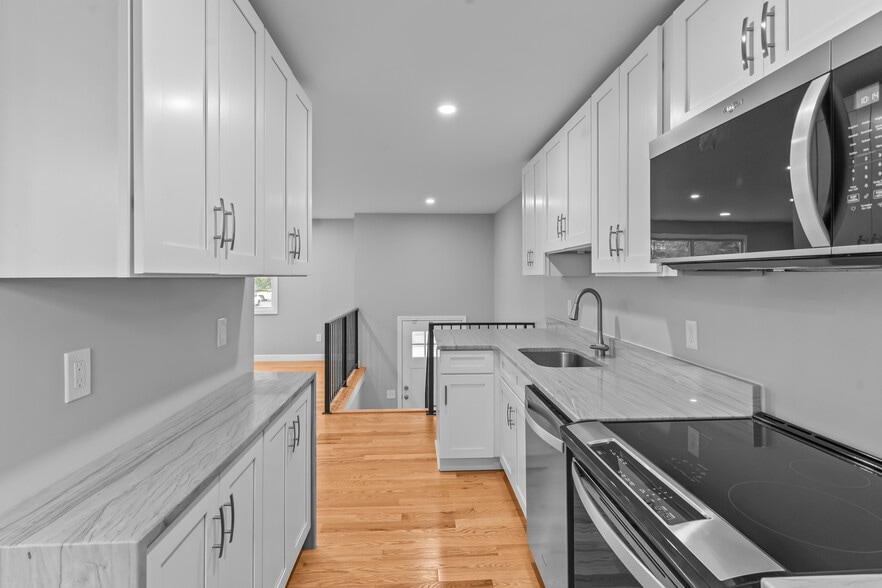 Building Photo - 22 Quimby St