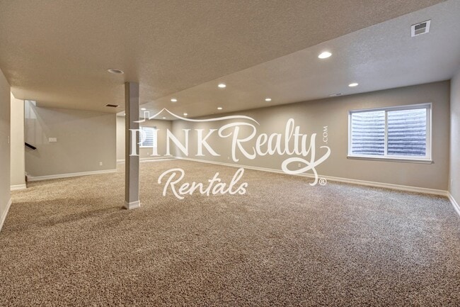 Building Photo - 10716 Ridgepole Dr