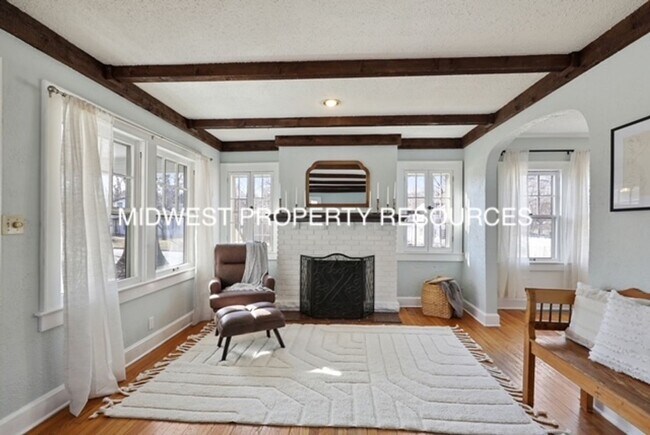 Building Photo - Historic Home in Downtown Lee's Summit