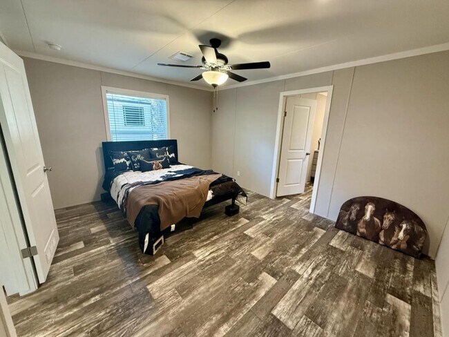 Building Photo - 1808 Sheila Dr