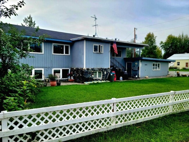 Building Photo - 1231 4th Ave