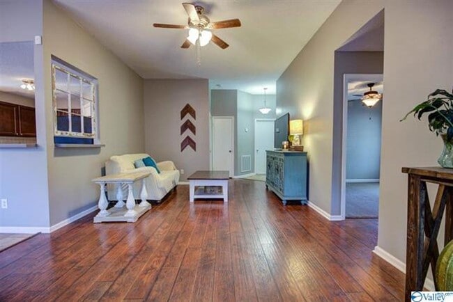 Building Photo - THREE BEDROOM/TWO BATH SPACIOUS RANCH - GR...