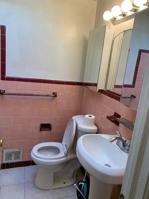 Building Photo - 6407 Eastwood St