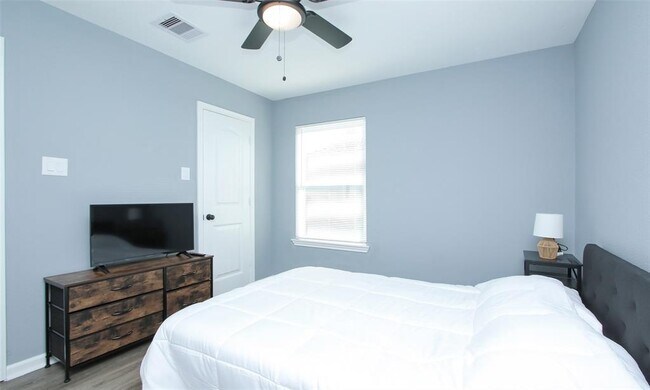 Building Photo - 8103 Marcy Dr