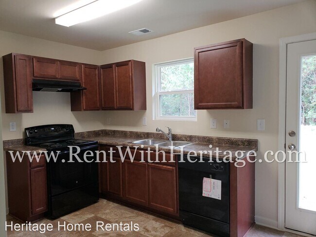 Building Photo - 3 br, 2.5 bath House - 4033 Sitka Drive