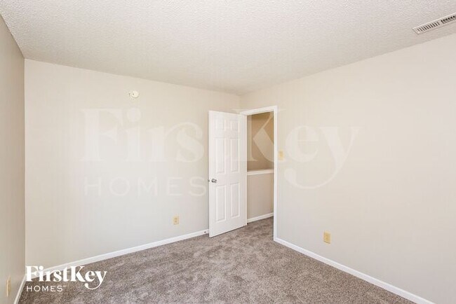 Building Photo - 15358 Border Dr