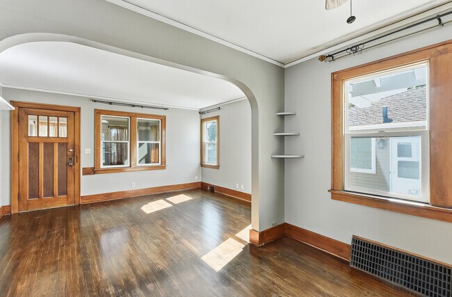 Building Photo - 1608 S 55th St