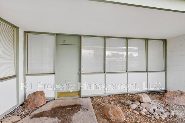 Building Photo - 301 Graceland Dr SE