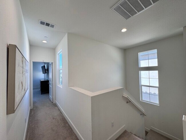Building Photo - Elegant 4 Bedroom, 4.5 Bathroom Home with ...
