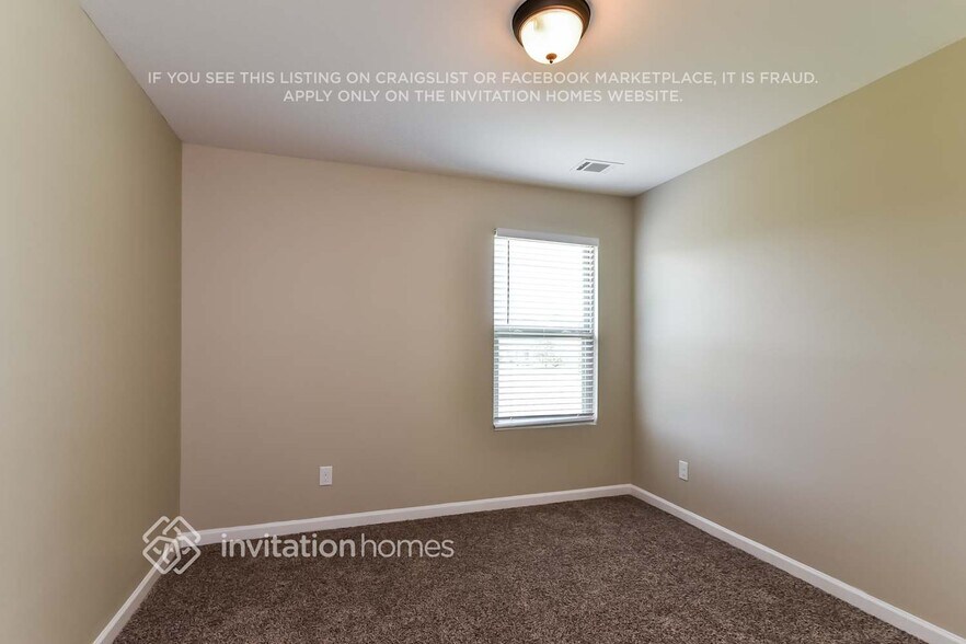 Building Photo - 3530 Mica Cir SE