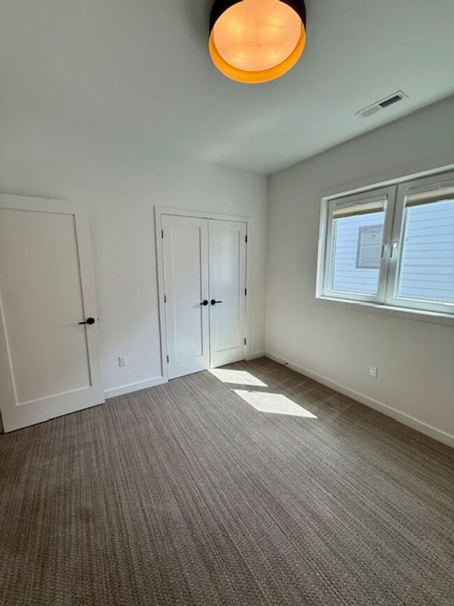 Building Photo - Single Family HOME with 3 Bedrooms 2 1/2 Bathrooms - Where Mountains meet you at upscale living!