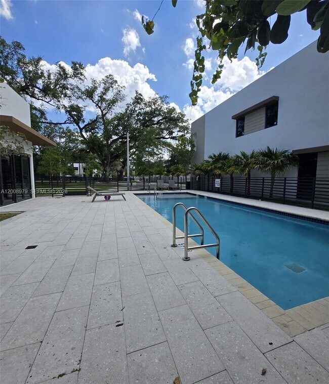 Building Photo - 5503 W Oak Wy