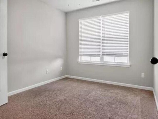 Building Photo - 6135 Abigail Bluffs Dr