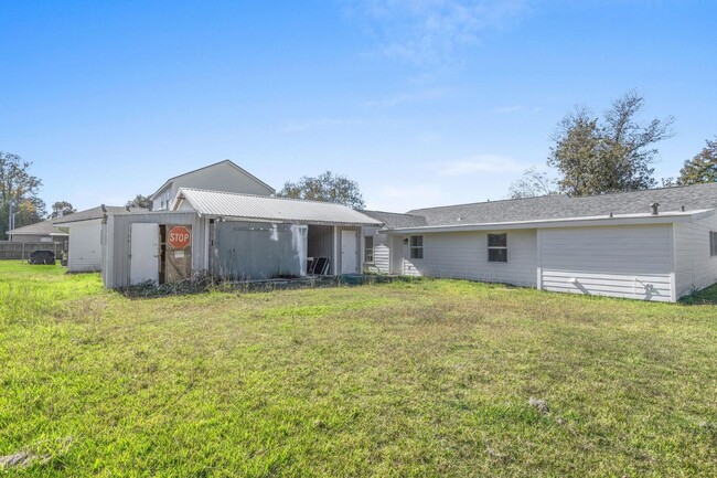 Building Photo - Updated 4/2 in Sulphur!