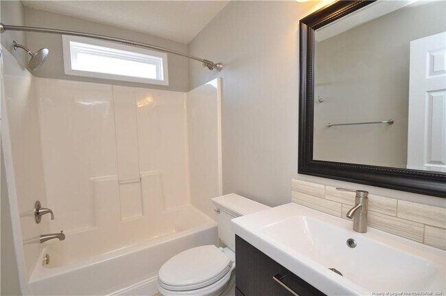 Building Photo - 202 Thorncrest Dr