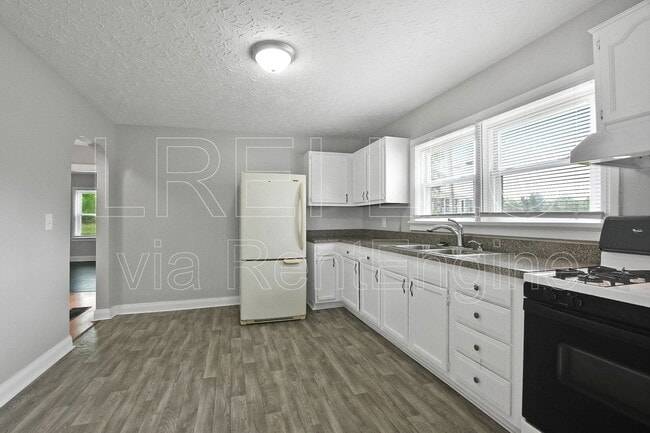 Building Photo - 5415 Distler Ln
