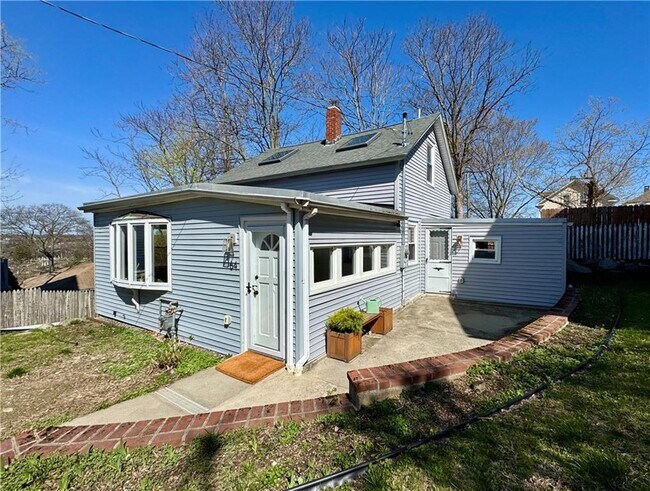 Building Photo - 64 Evergreen St