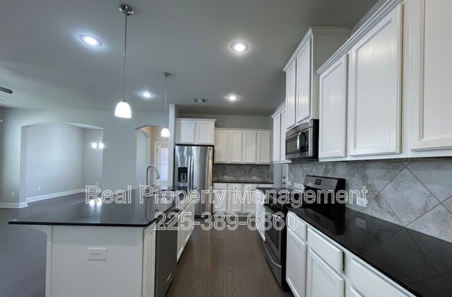 Building Photo - 7948 Antebellum Ave