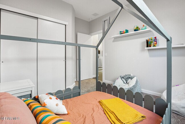 Building Photo - 245 Emerald Tower Dr