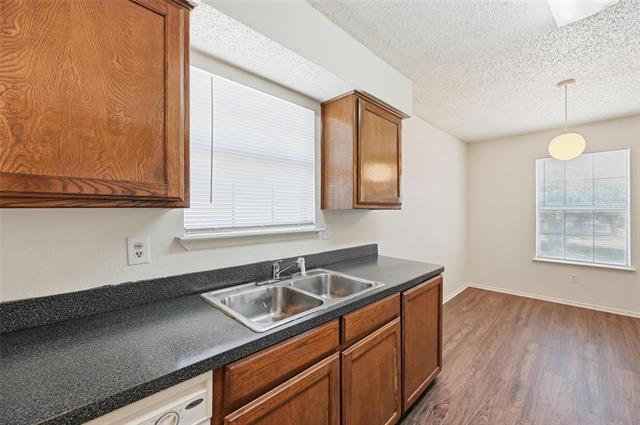 Building Photo - 504 Kings Way Dr