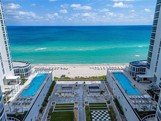Building Photo - 16001 Collins Ave