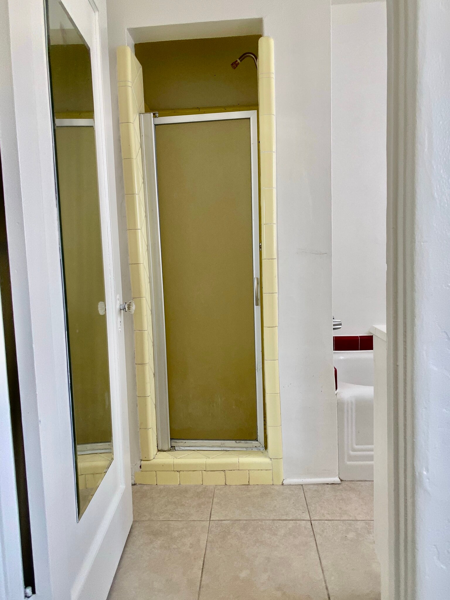 shower - 1044 N Crescent Heights Blvd