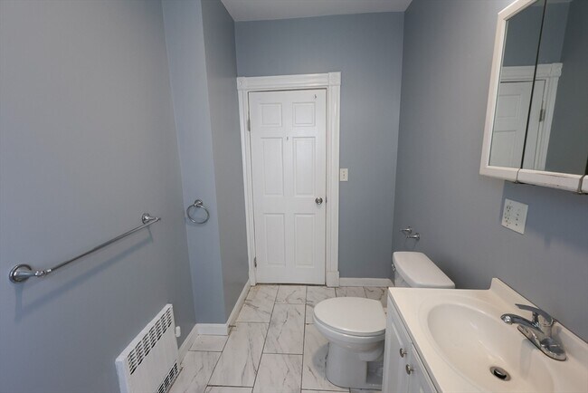 Building Photo - 32 Robinson St