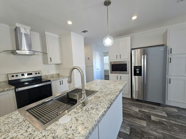Building Photo - 16830 Oak Leaf Ct