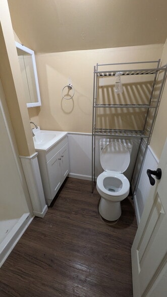 Bathroom #2 - 1010 Eisenhower Way